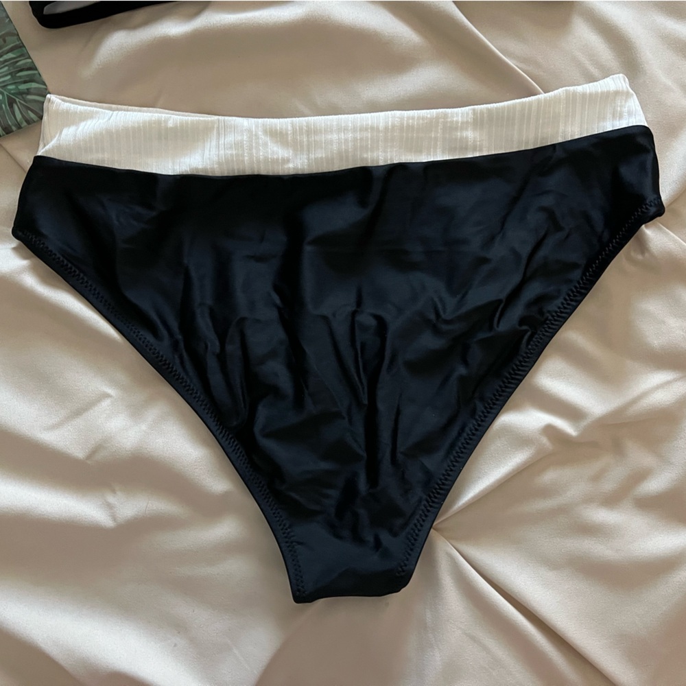 Cupshe Black & White Ribbed Triangle Bikini Set - Picture 6 of 8